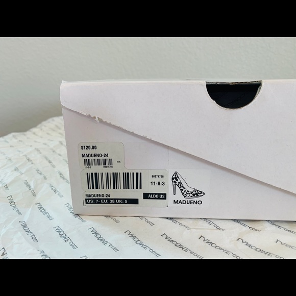 NWT pointy toe animal print heels - Picture 8 of 8